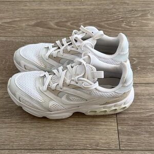 Like New. Nike Zoom Air Fire Womens 10.5. Color: white & gray
